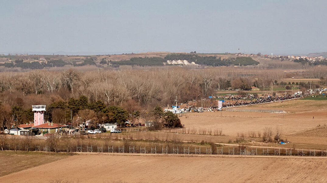 Τούρκοι στήνουν καταυλισμό προσφύγων και μεταναστών στην Ανδριανούπολη