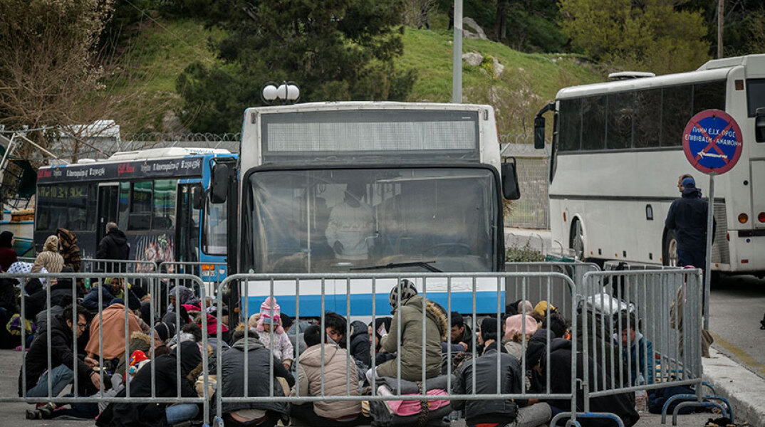 Μετανάστες και πρόσφυγες στη Λέσβο