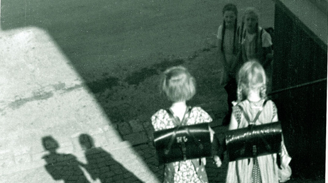 Προδημοσίευση του νέου βιβλίου της Μάρως Βαμβουνάκη, «Η φιλία είναι και δεν είναι παντοτινή», που θα κυκλοφορήσει από τις εκδόσεις Αρμός