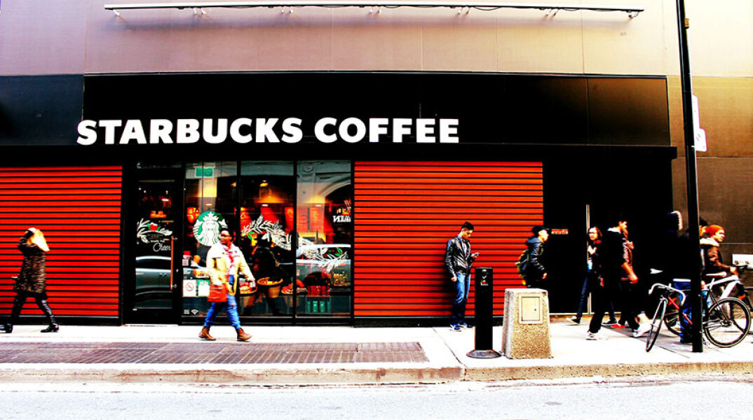 Σταματάει τα επαναχρησιμοποιούμενα η Starbucks λόγω κορωνοϊού