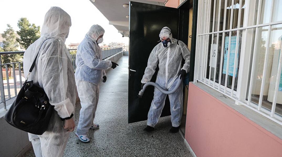 Απολύμανση σε σχολείο για τον κορωνοϊό