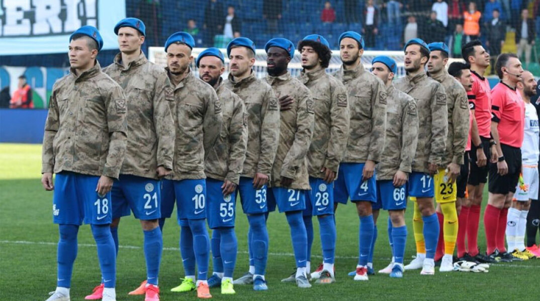 Τουρκία: Με στολή παραλλαγής οι παίκτες της Ρίζεσπορ