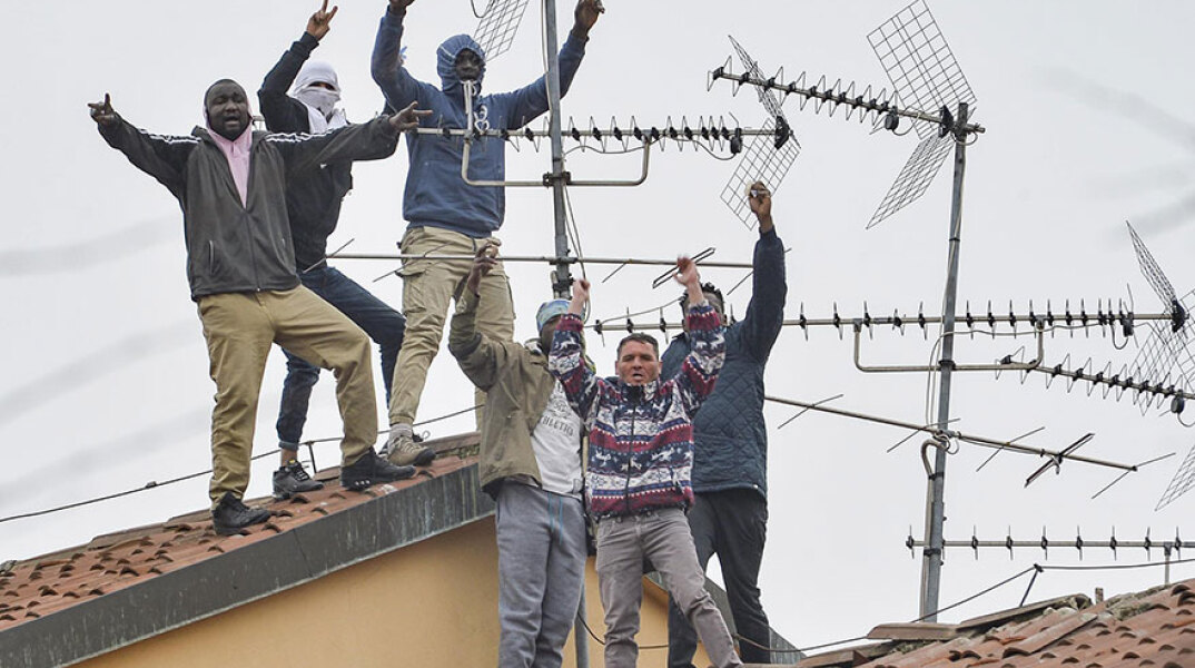 Εξεγέρσεις σε ιταλικές φυλακές