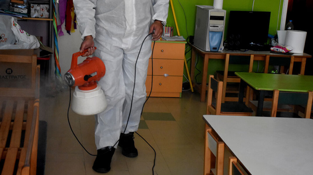 Συνεχίζονται οι απολυμάνσεις σε σχολεία λόγω κορωνοϊού