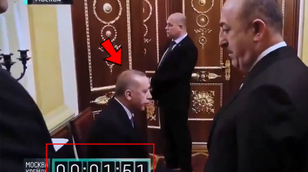 Η στιγμή που ο Πούτιν στήνει τον Ερντογάν για δύο λεπτά στη Μόσχα
