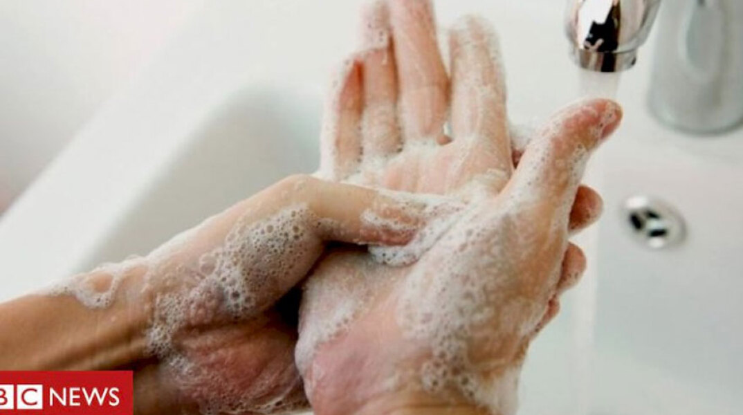 Το BBC για τον κορωνοϊό: Έτσι γίνεται το σωστό πλύσιμο χεριών σε 20 δευτερόλεπτα