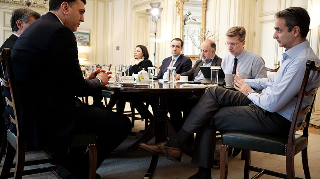 Κυβερνητική σύσκεψη υπό τον Μητσοτάκη για τον κορωνοϊό