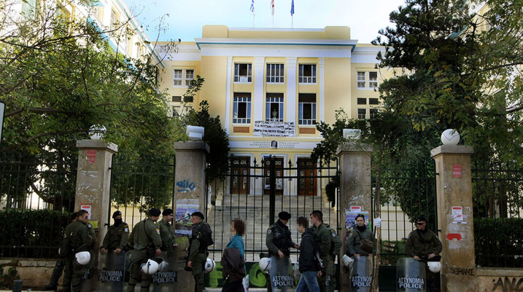 Αστυνομία στην πρώην ΑΣΟΕΕ - Αρχείου 