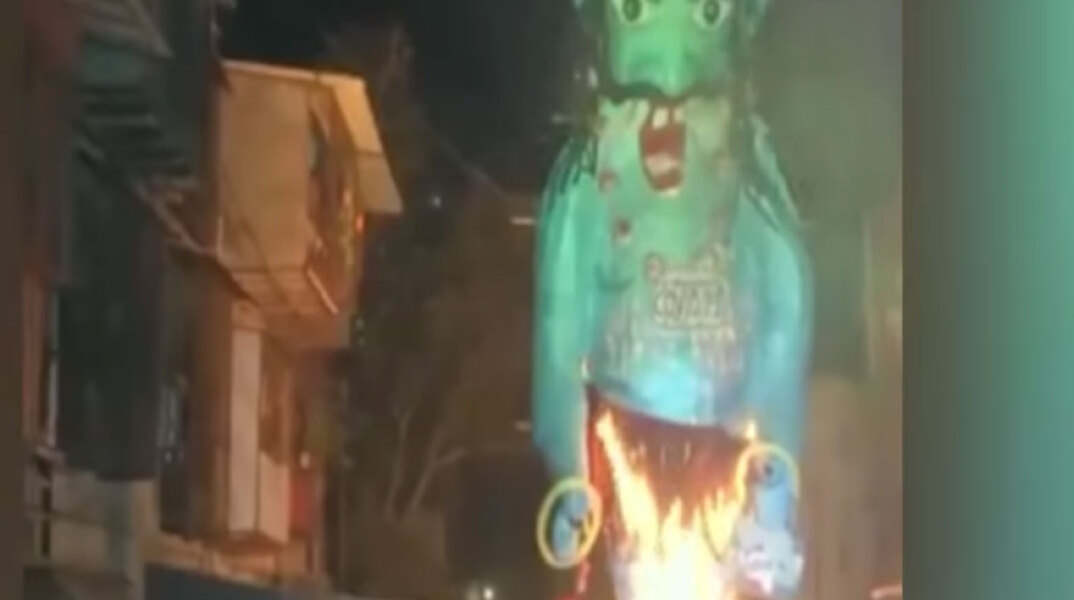 Ινδία: Έκαψαν τον βασιλιά... κορωνοϊό για να γλιτώσουν από τη μόλυνση