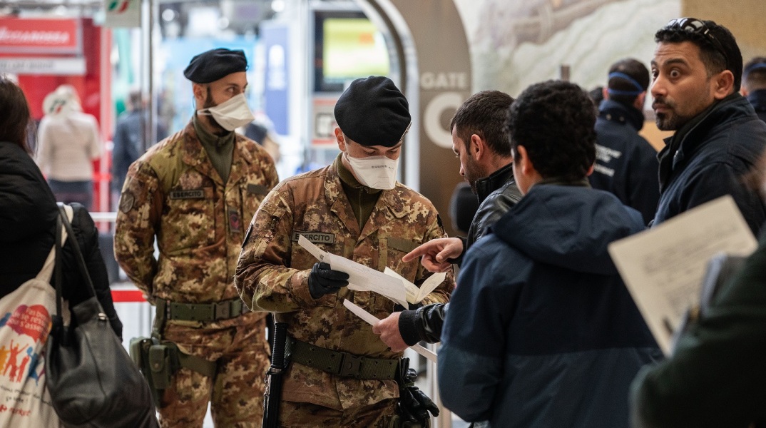 Στρατιωτικοί έλεγχοι στο Μιλάνο που βρίσκεται σε καραντίνα λόγω κορωνοϊού