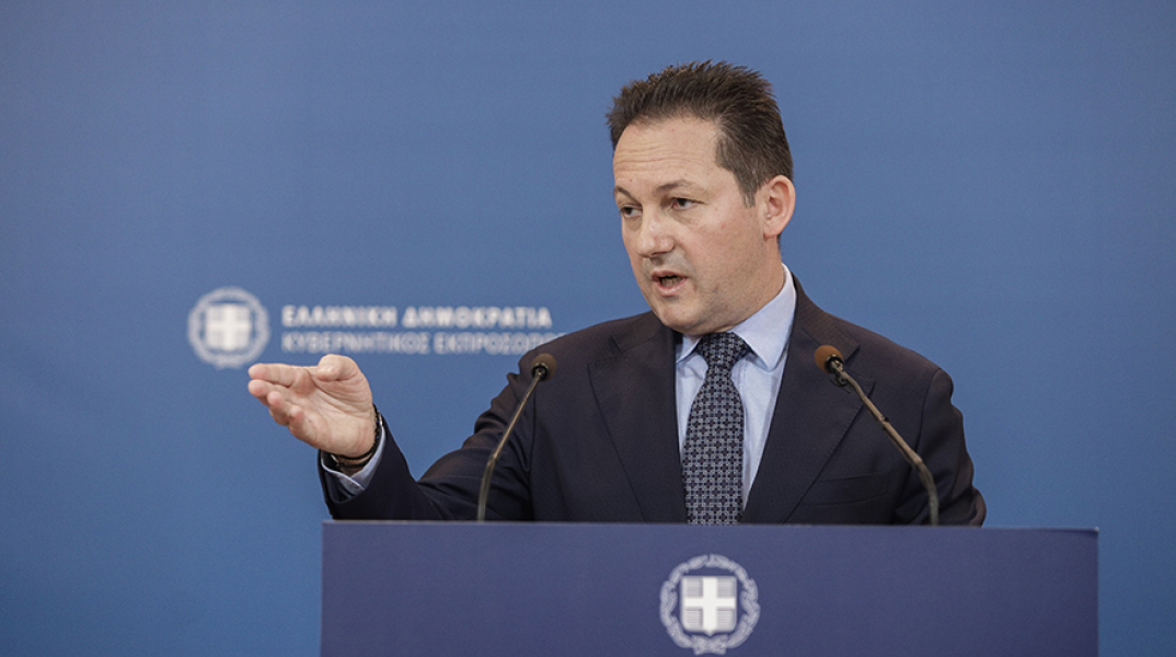 Ο κυβερνητικός εκπρόσωπος Στέλιος Πέτσας ανακοίνωσε την άδεια ειδικού σκοπού για τον κορωνοϊό