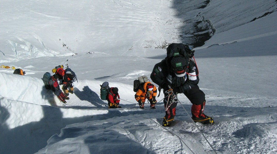 Η Κίνα απαγόρευσε τις αναρριχήσεις στο Έβερεστ εξαιτίας του κορωνοϊού