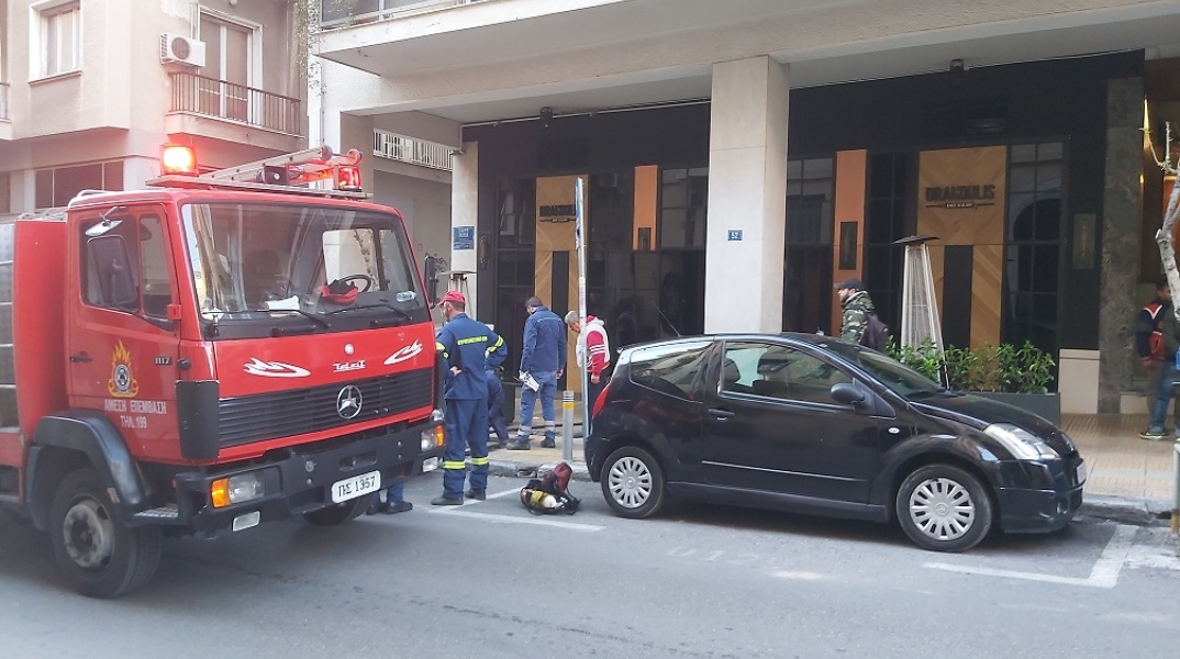 Πυροσβεστικό όχημα στην οδό Σκουφά στο Κολωνάκι