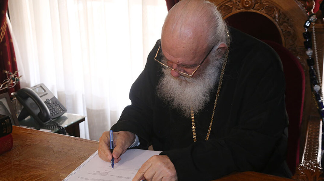 Αρχιεπίσκοπος Ιερώνυμος για τον κορωνοϊό - Ξεκαθαρίζει ότι δεν υπάρχει μετρητής πίστης ούτε παρουσιολόγιο στις εκκλησίες
