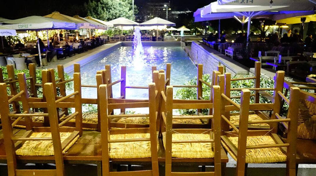 Κλειστά μπαρ, εμπορικά κέντρα, καφετέριες 