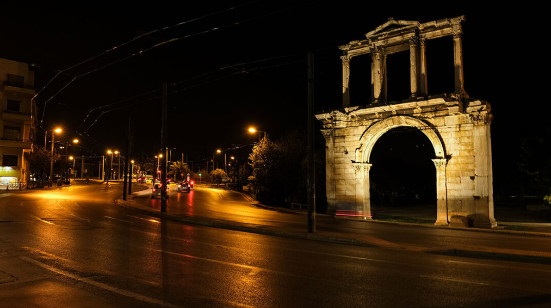 Ερημιά στην Αθήνα – Εικόνα από Αμαλίας, Στύλους Ολυμπίου Διός  