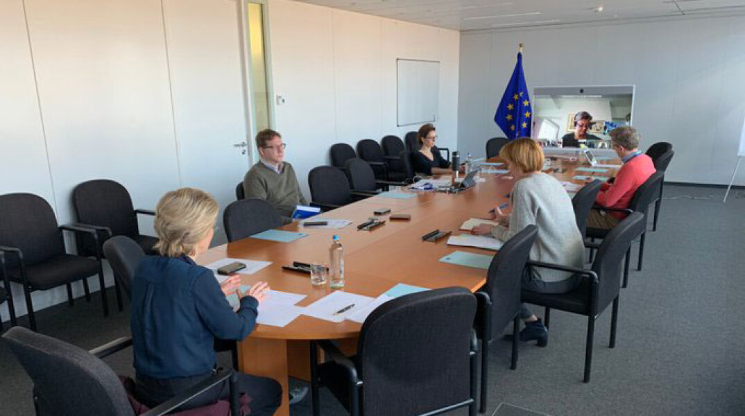 H Task Force της ΕΕ συνεδριάζει για τον κορωνοϊό κρατώντας την απόσταση ασφαλείας των 2 μέτρων