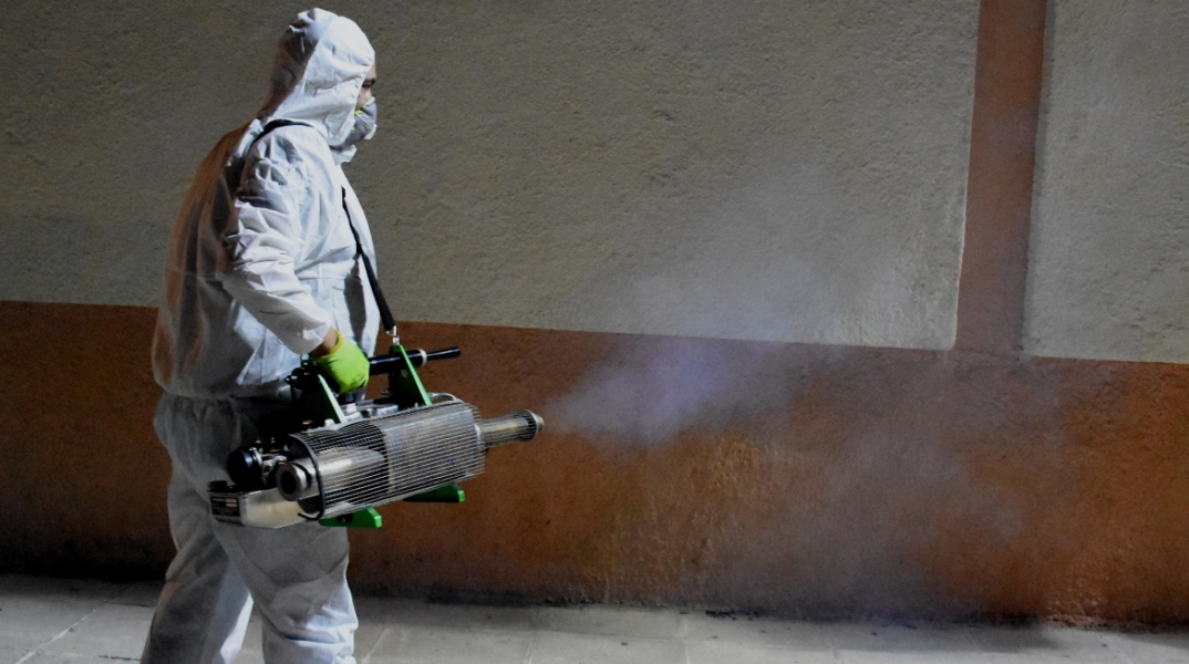 Τα σχολεία απολυμαίνονται για τον κορωνοϊό