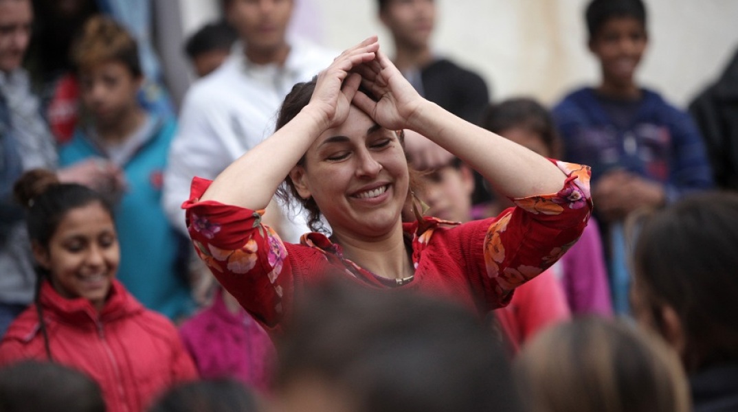 Κορωνοϊός: Συνελήφθη μία γυναίκα για γλέντι ρομά στον Βόλο