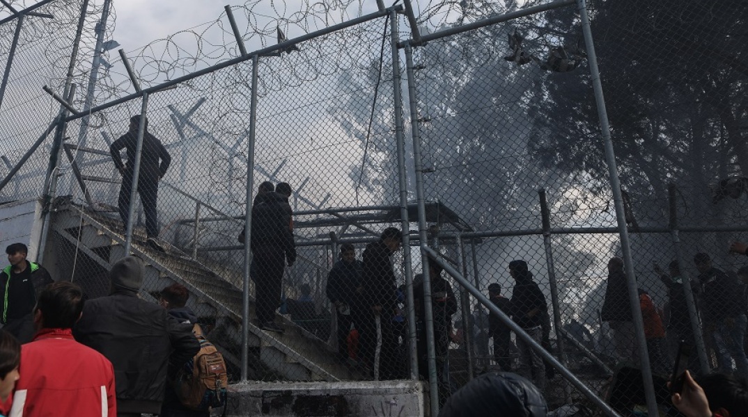 Συλλυπητήρια για το θάνατο του 6χρονου στη Μόρια από τον Μηταράκη