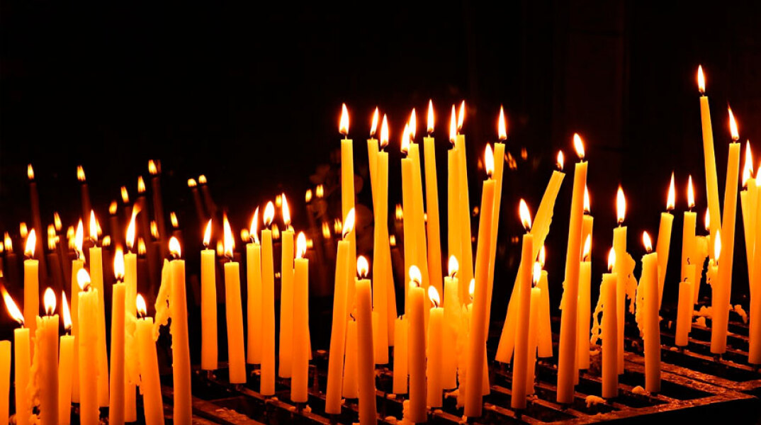 Κεριά στην εκκλησία