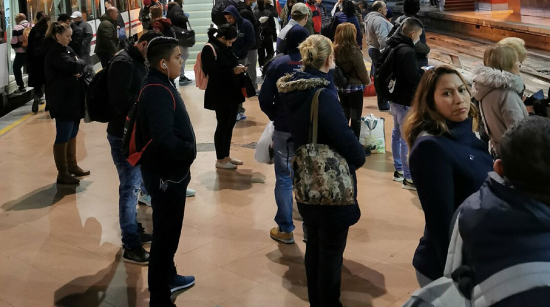 Ισπανία: Γεμάτα τα βαγόνια του Μετρό στη Μαδρίτη παρά τα έκτακτα μέτρα για τον κορωνοϊό