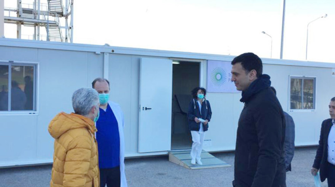 Ο Βασίλης Κικίλιας κατά την επίσκεψή του στο Πανεπιστημιακό Γενικό Νοσοκομείο Αλεξανδρούπολης