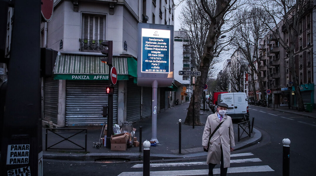 Μόνο με ειδική άδεια η έξοδος από το σπίτι στη Γαλλία λόγω κορωνοϊού