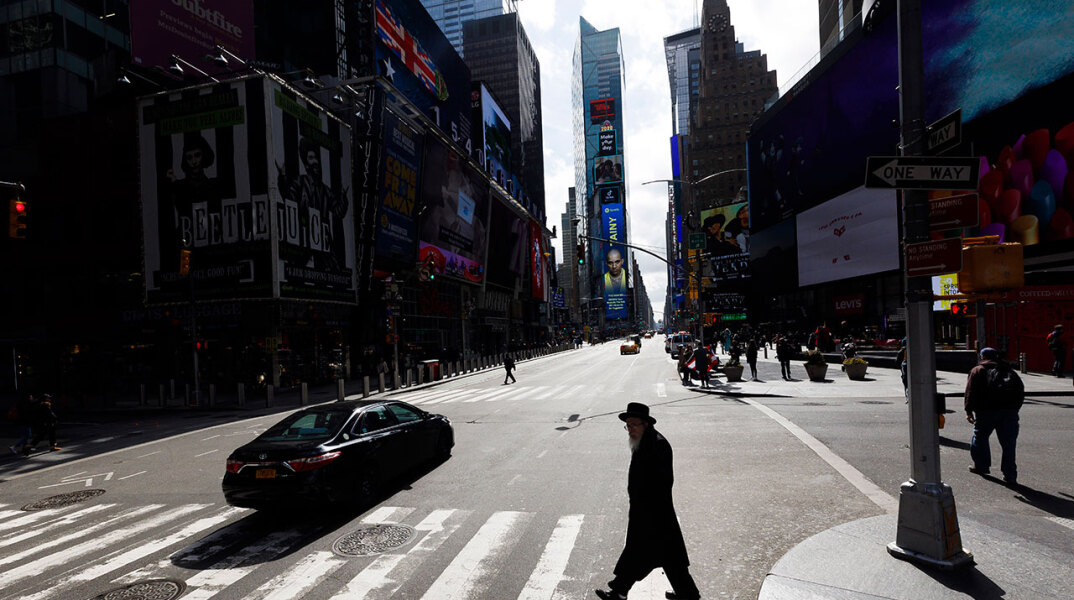 Ο κορωνοϊός «ερήμωσε» την Times Square στη Νέα Υόρκη