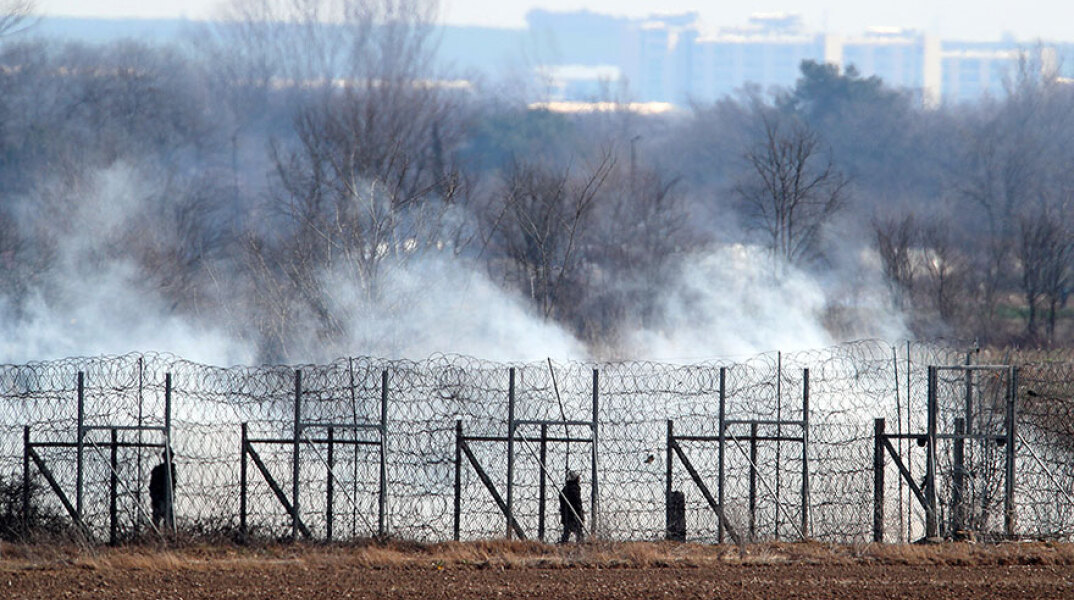 Χημικά και νέα ένταση με μετανάστες στις Καστανιές Έβρου