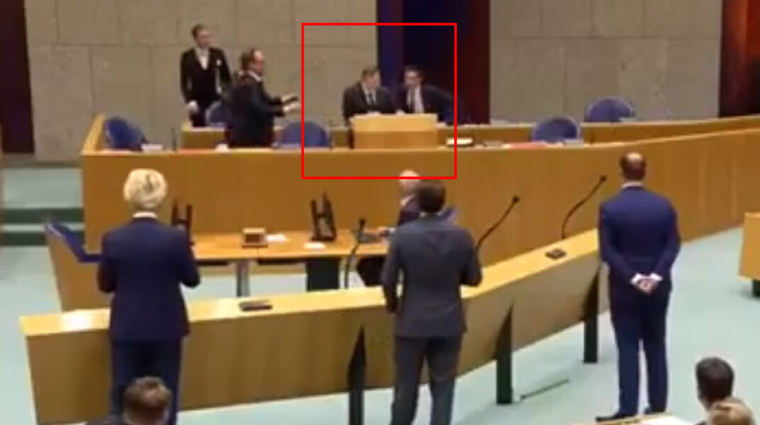 Υπουργός στην Ολλανδία καταρρεύει μέσα στη Βουλή, την ώρα της συζήτησης για τον κορωνοϊό