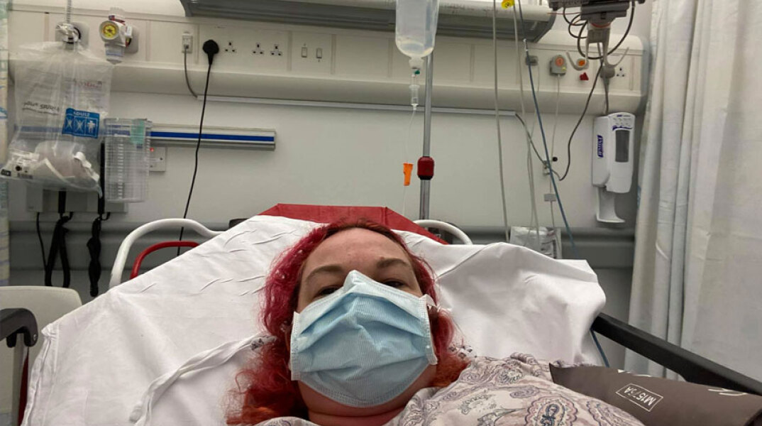 Ασθενής με κορωνοϊό στη Μεγάλη Βρετανία συγκλονίζει για τα όσα πέρασε τα πρώτα κρίσιμα 24ωρα
