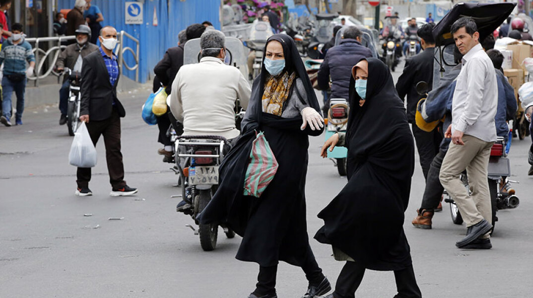 Το Ιράν μετρά περισσότερους από 1.100 νεκρούς, ωστόσο μια γιαγιά 103 ετών με κορωνοϊό έγινε καλά