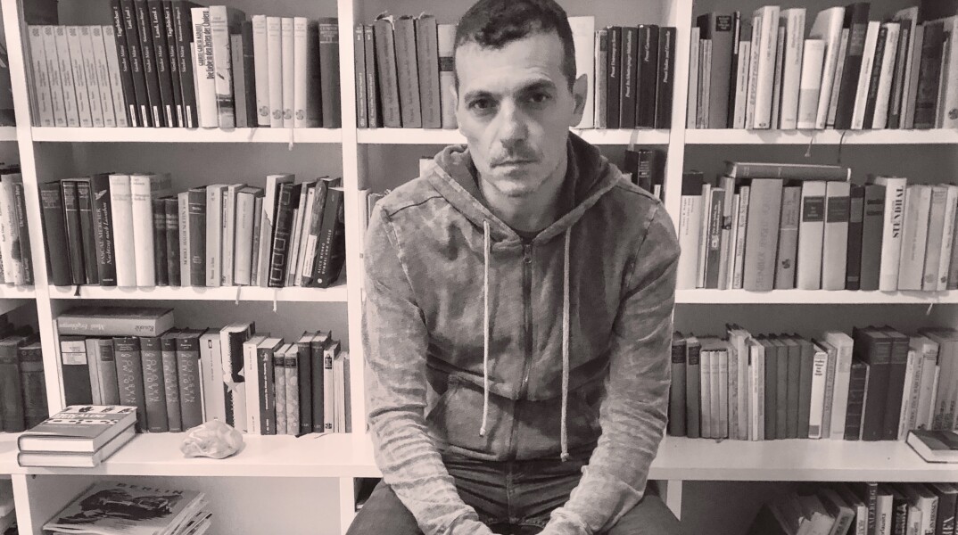 Manolis Famellos - Menoume Spiti