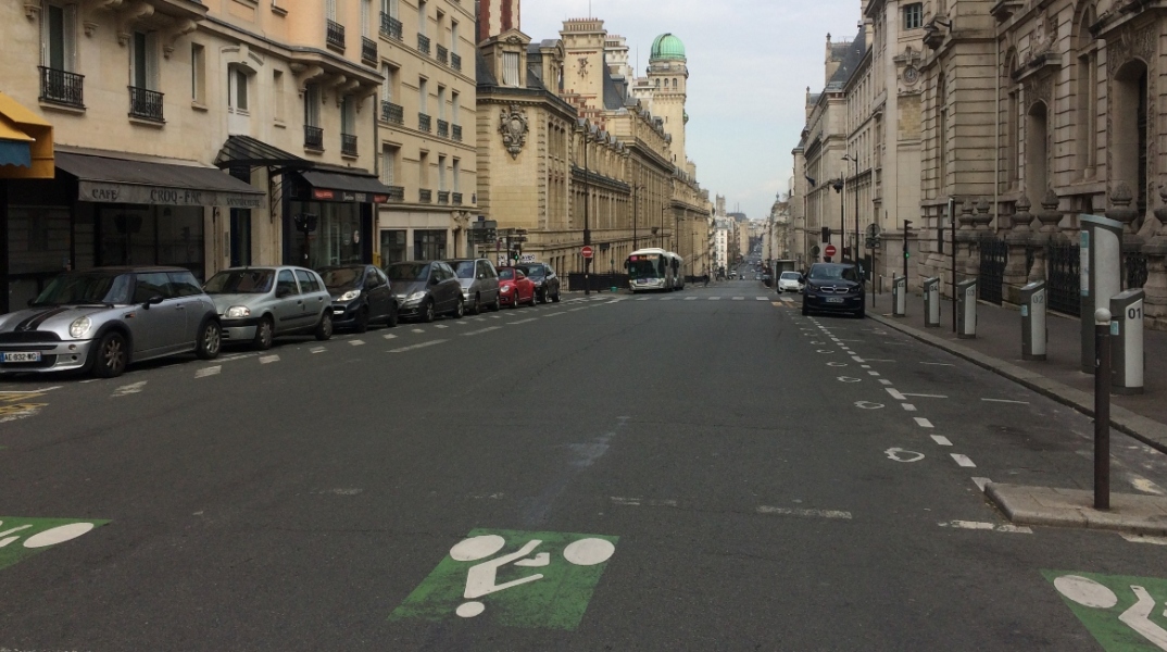 Κορωνοϊός: Ανταπόκριση από το άδειο Παρίσι