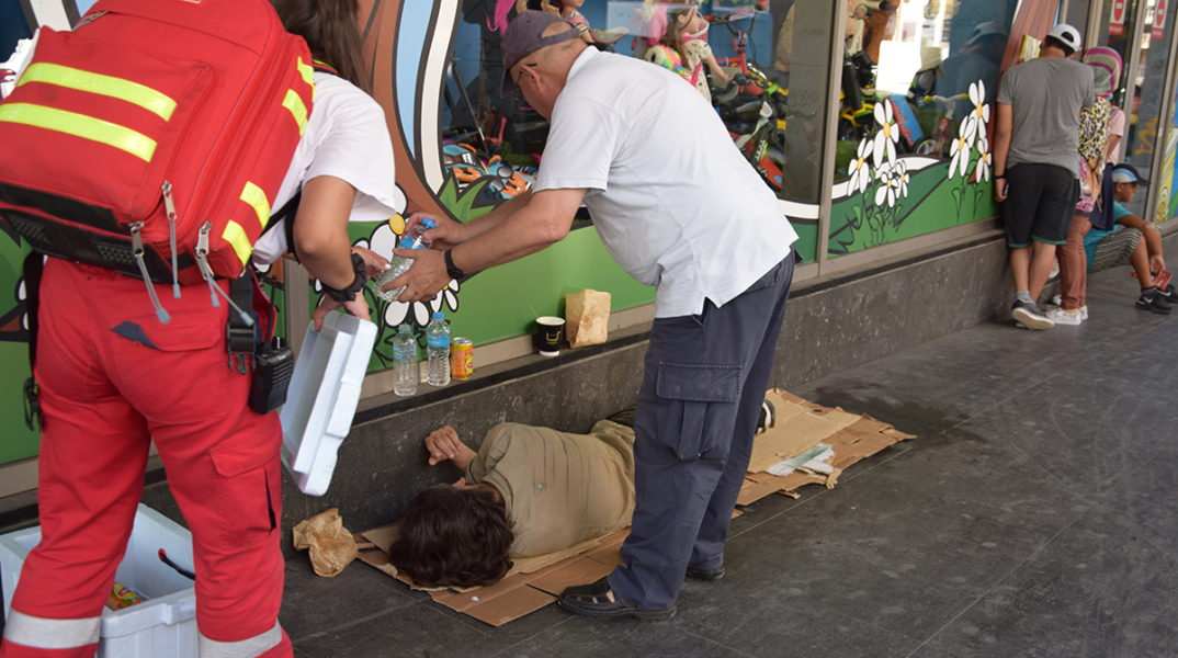 Δράση του Ερυθρού Σταυρού για τους άστεγους της πόλης 