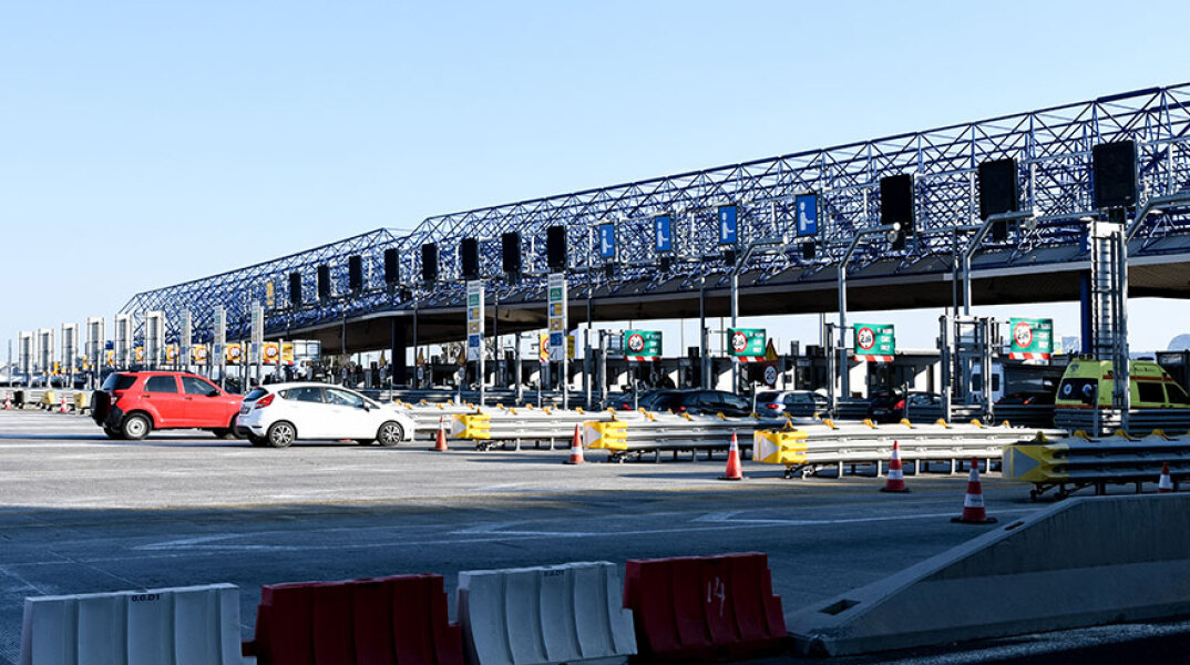 Aυξημένη κίνηση στα διόδια, καθώς οι εκδρομείς του κορωνοϊού πήραν τα βουνά και τα λαγκάδια/© EUROKINISSI/ΑΝΤΩΝΗΣ ΝΙΚΟΛΟΠΟΥΛΟΣ