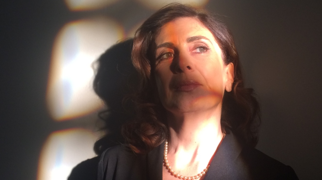 Μένουμε Σπίτι: Η ηθοποιός Κατερίνα Διδασκάλου μοιράζεται σκέψεις από τον αυτοεγκλεισμό της εξαιτίας του κορωνοϊού στη νέα στήλη της ATHENS VOICE