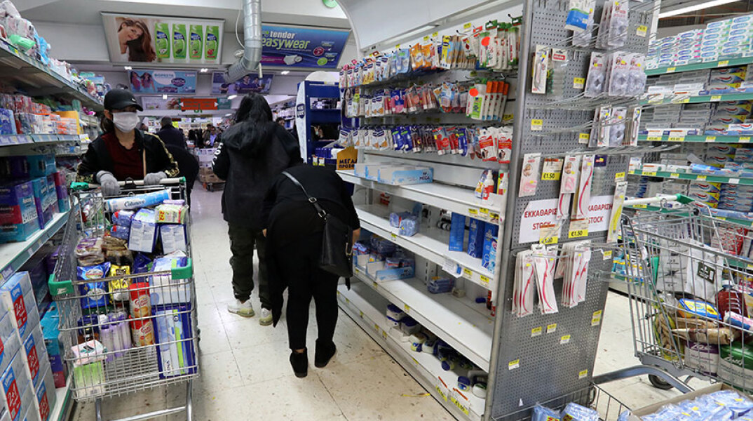 Κορωνοϊός: Άδεια ράφια στα σούπερ μάρκετ της Λευκωσίας - Νέα κρούσματα κορωνοϊού