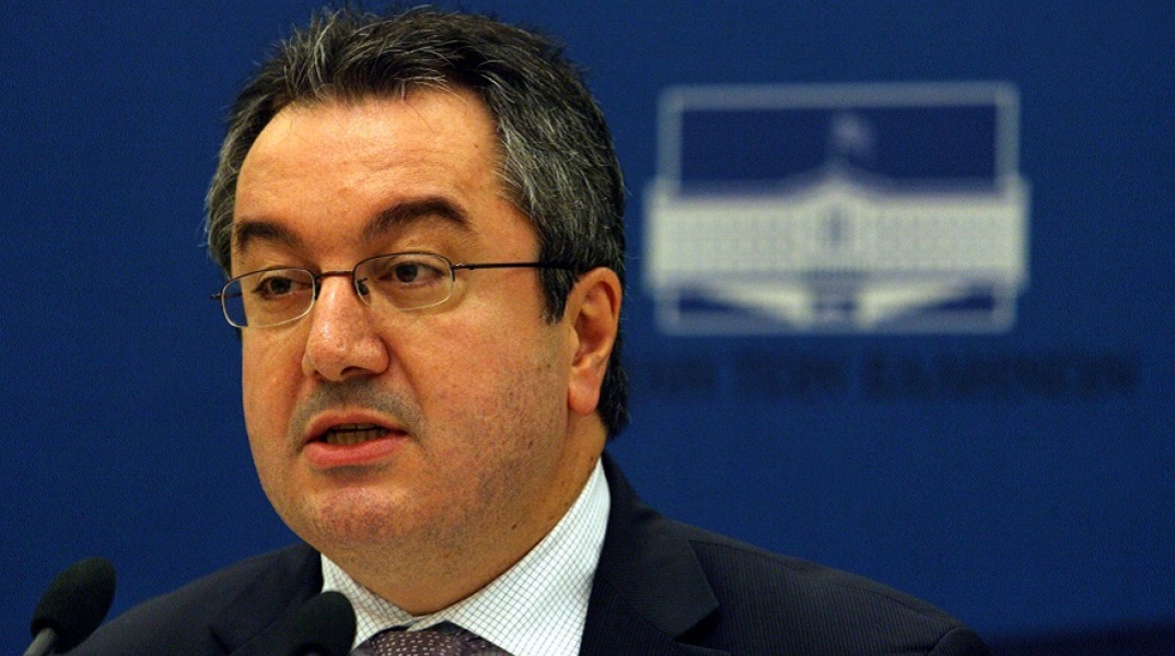 Ο κ. Μόσιαλος μίλησε για το φάρμακο και το εμβόλιο για τον κορωνοϊό