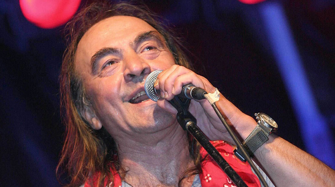 Νίκος Παπάζογλου