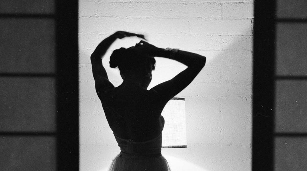 Η Ανδριάνα Β. έχει κορωνοϊό και μιλάει στην Athens Voice