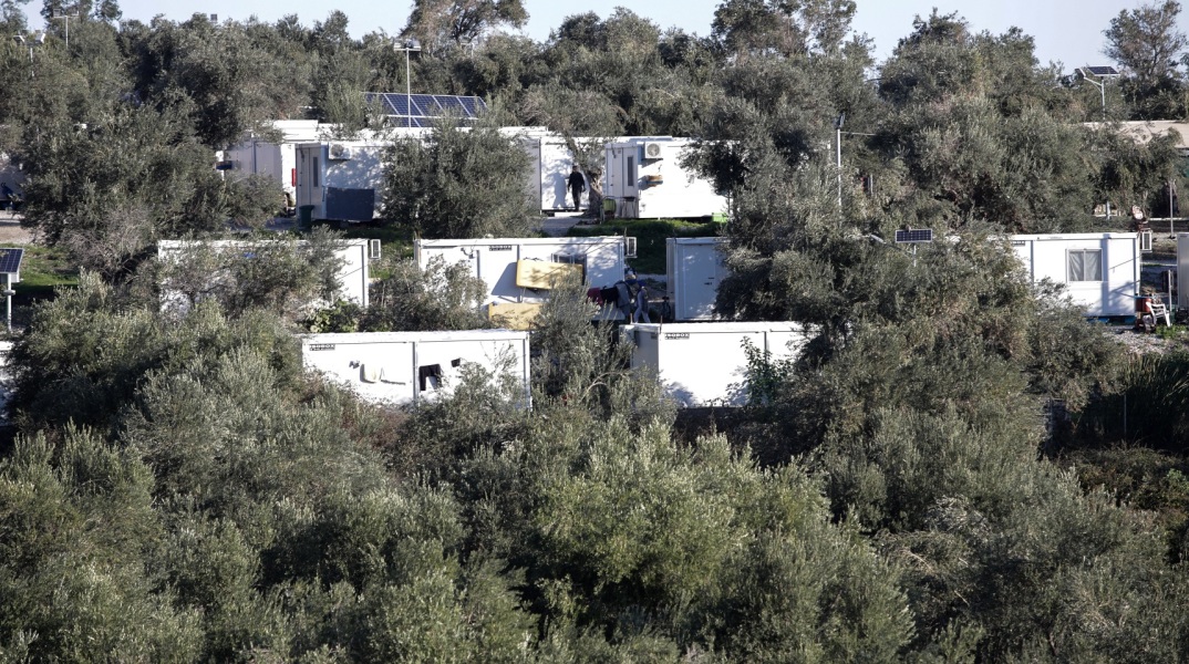 Μυτιλήνη : Ταυτοποιήθηκαν τρεις δράστες του εμπρησμού της προσφυγικής δομής στον Καρά Τεπέ