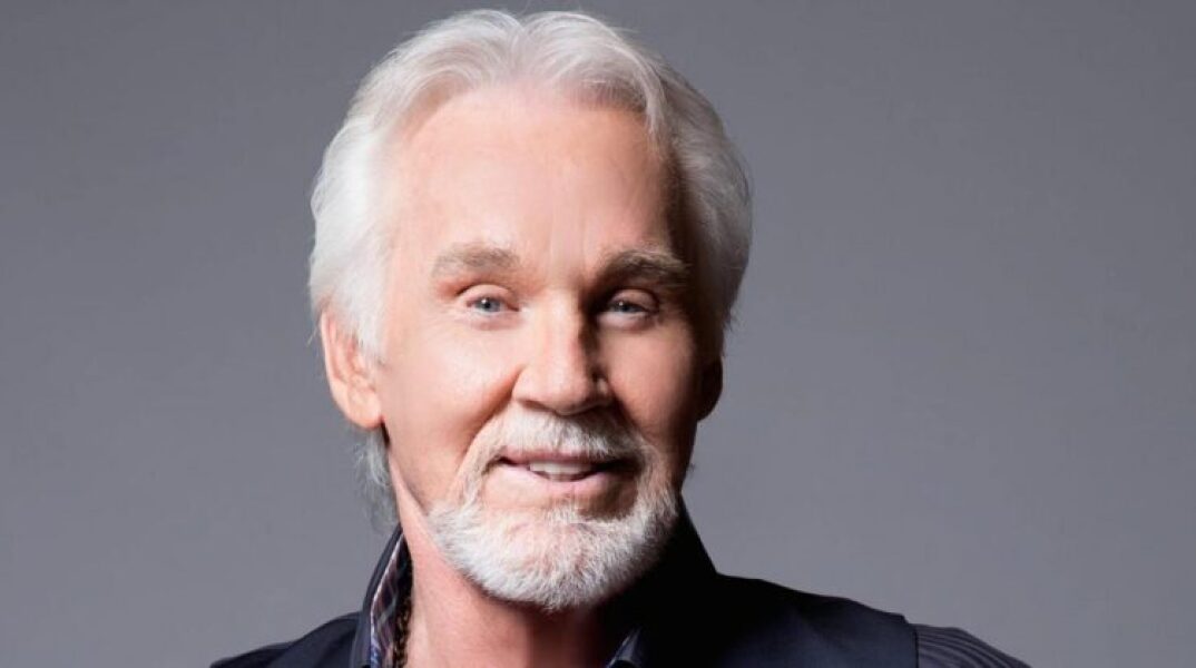 Ο τραγουδιστής και ηθοποιός Kenny Rogers πέθανε σε ηλικία 82 ετών