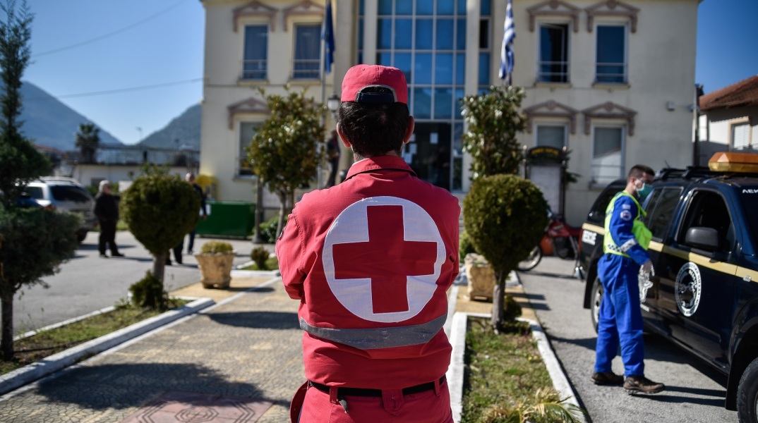 Αντιμέτωποι με σοβαρές ζημιές οι κάτοικοι στο Καναλάκι Πρέβεζας από την ισχυρή σεισμική δόνηση μεγέθους 5,6 βαθμών της κλίμακας Ρίχτερ, που σημειώθηκε στις 2:49 τα ξημερώματα του Σαββάτου 21 Μαρτίου , 14 χιλιόμετρα ανατολικά-βορειοανατολικά της Πάργας 