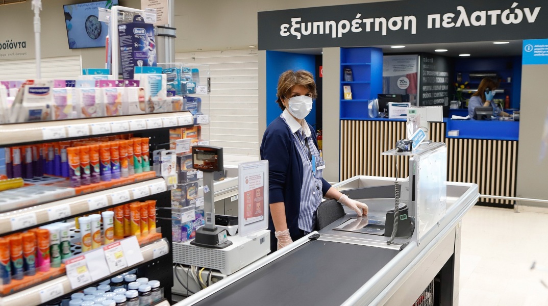 Από τις 9 το πρωί ως τις 5 το απόγευμα θα λειτουργήσουν αύριο Κυριακή τα σούπερ μάρκετ, όπως ανακοίνωσε ο υπουργός Ανάπτυξης και Επενδύσεων Άδωνις Γεωργιάδης 