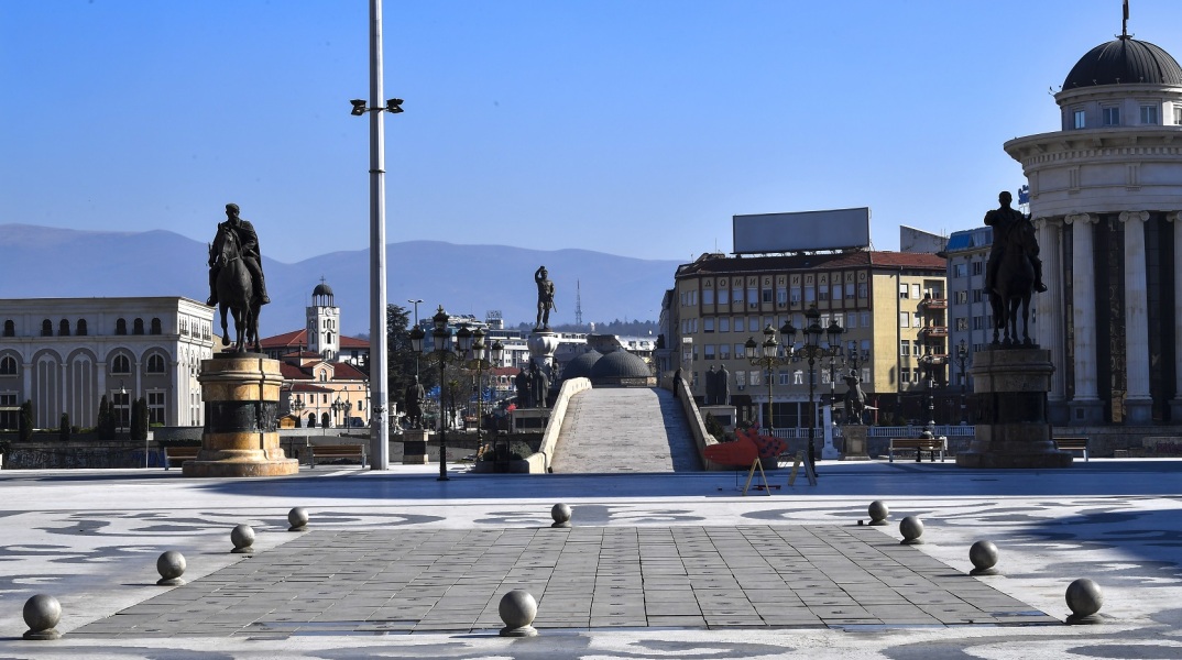 Την απαγόρευση της κυκλοφορίας των πολιτών σε όλη τη Βόρεια Μακεδονία αποφάσισε η κυβέρνηση της χώρας, σε μια προσπάθεια αποτροπής της διάδοσης του κορωνοϊού