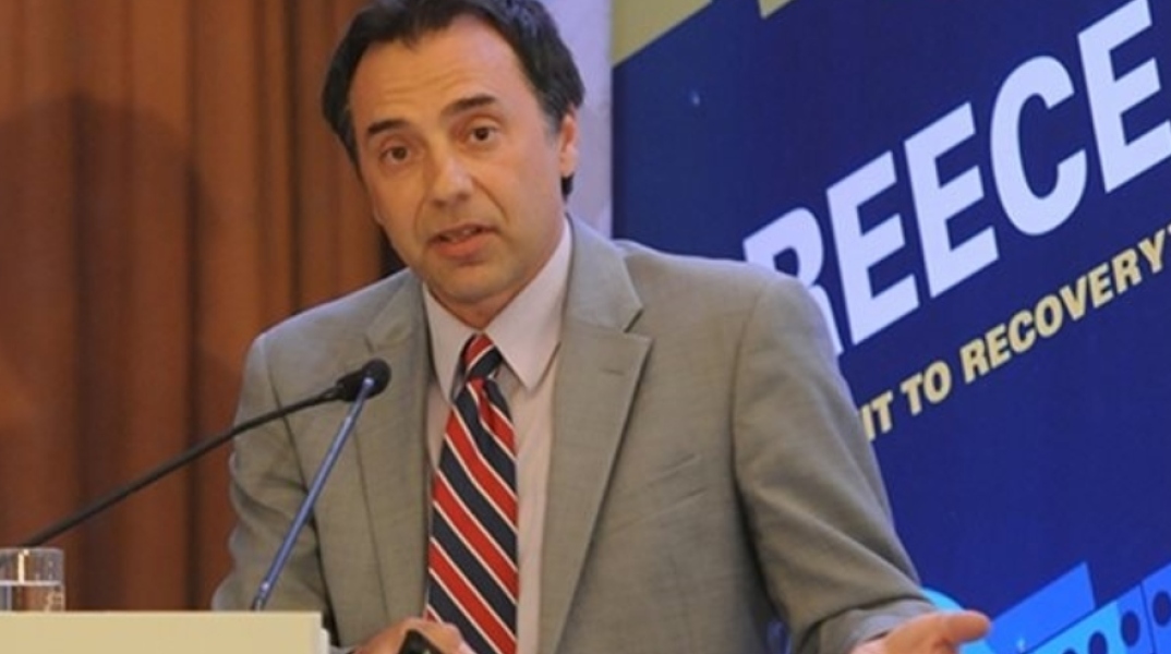 Θοδωρής Πελαγίδης: Ο καθηγητής οικονομικής ανάλυσης στο Πανεπιστήμιο Πειραιώς μιλά στην Athens Voice για τις επιπτώσεις του κορωνοϊού στην οικονομία