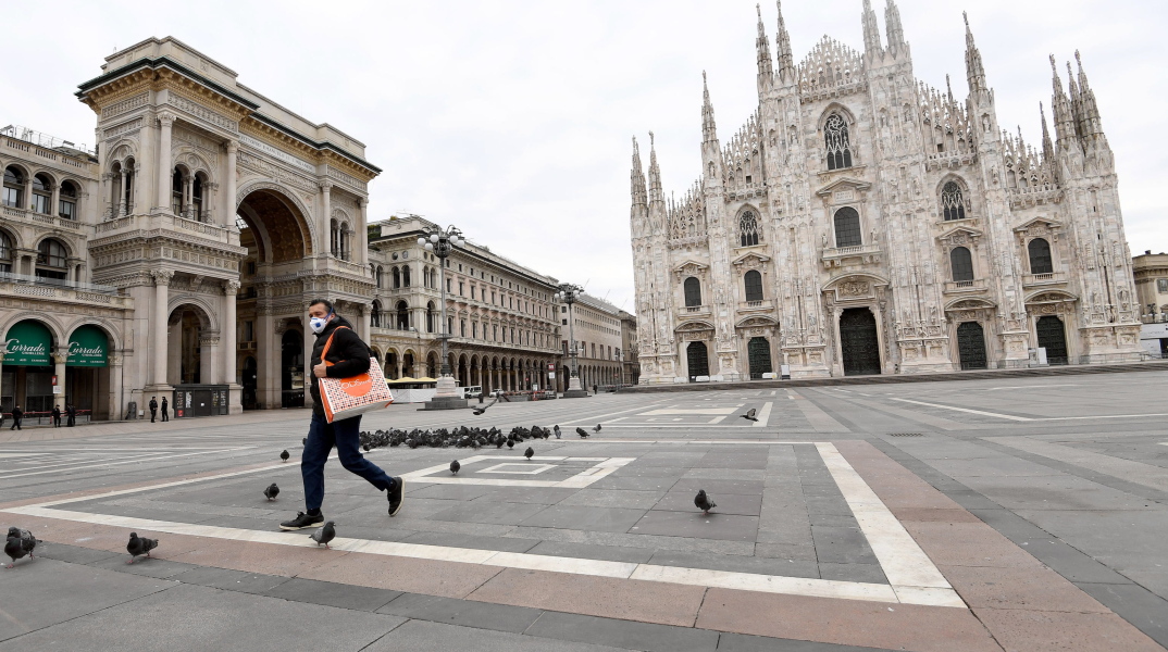 Στην κινεζική πόλη Ουχάν άρχισαν να βγαίνουν απ’ το σπίτι 