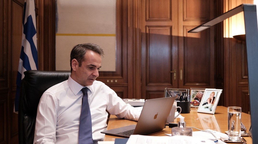 Ο Μητσοτάκης ζητά από τους πολίτες να μείνουν σπίτι